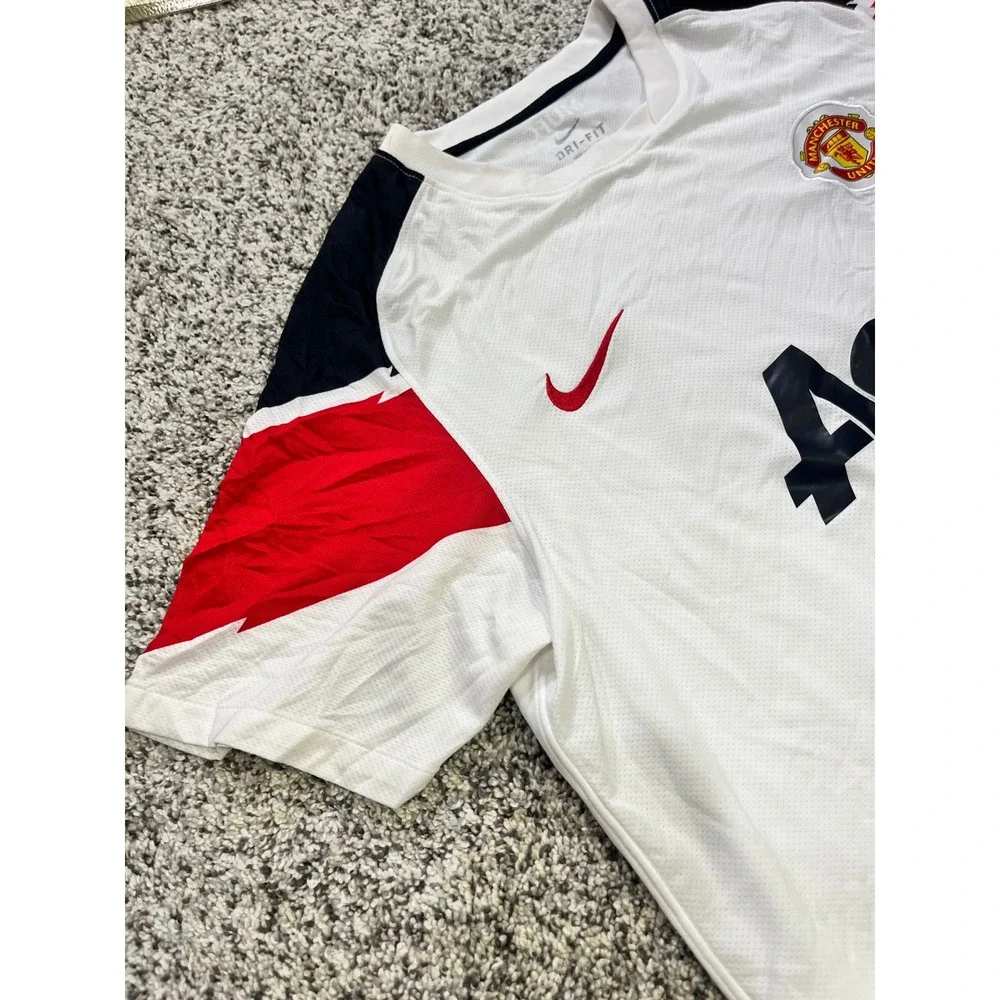 Manchester United Nike Authentic Jersey Youth XL AON Dri-Fit‎ Soccer